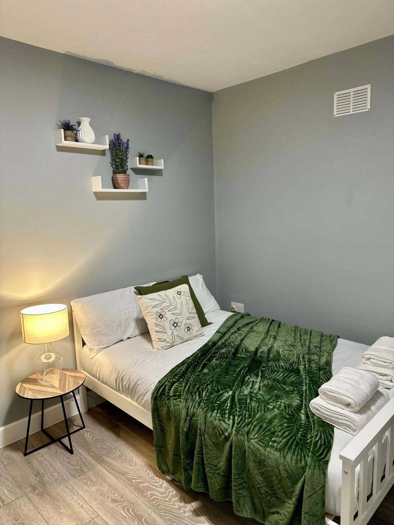 Cosy Ensuite Double Room, Near Heathrow Airport Northolt  Exterior foto