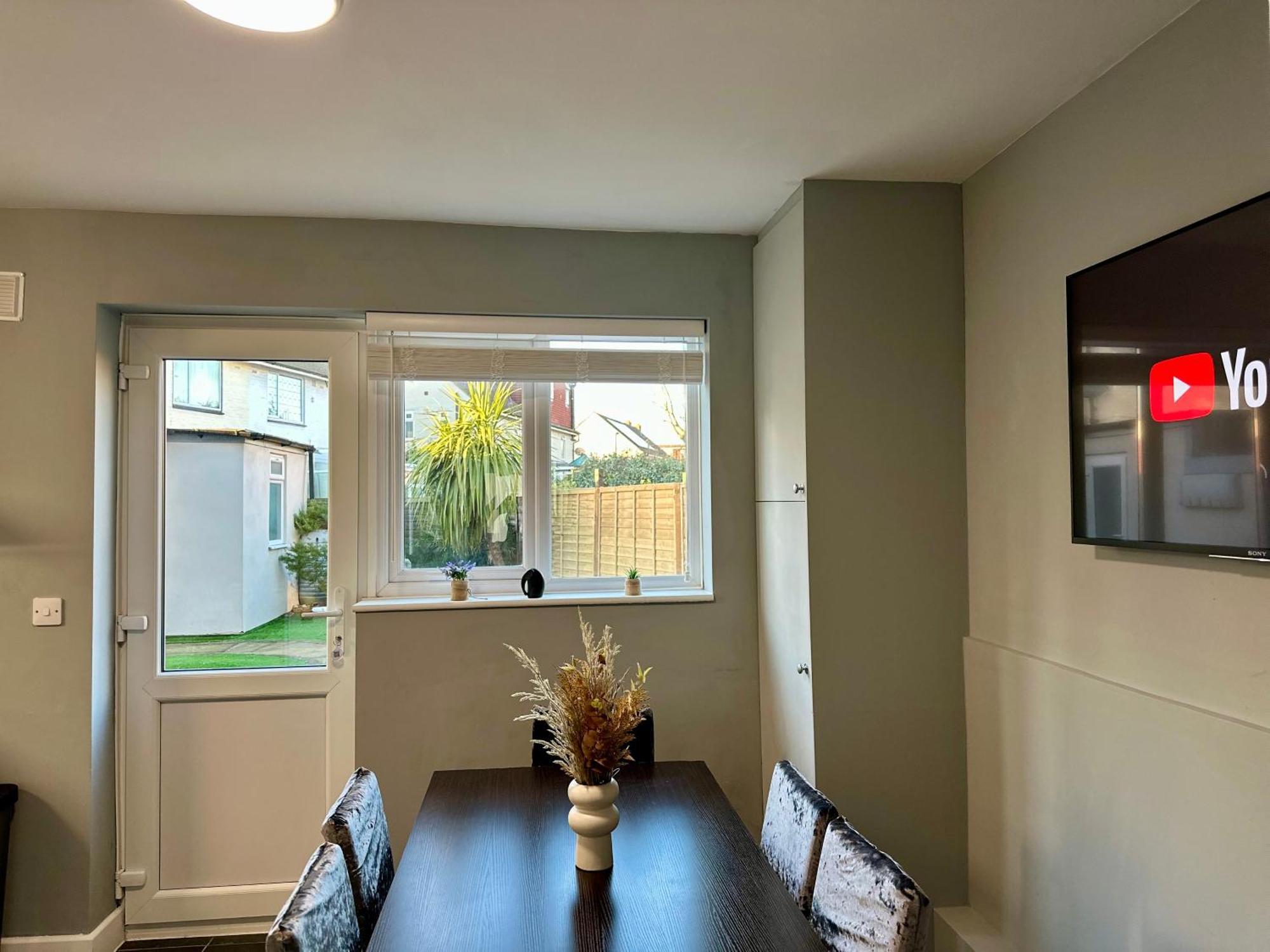 Cosy Ensuite Double Room, Near Heathrow Airport Northolt  Exterior foto
